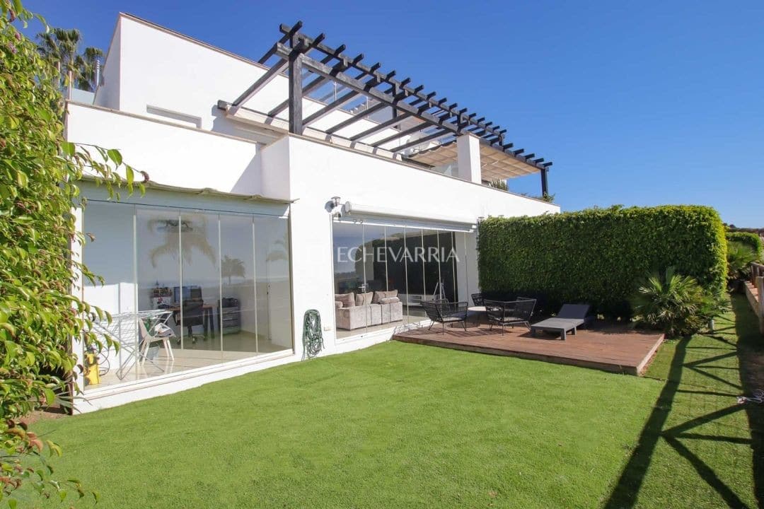 4 bedroom Villa For Sale