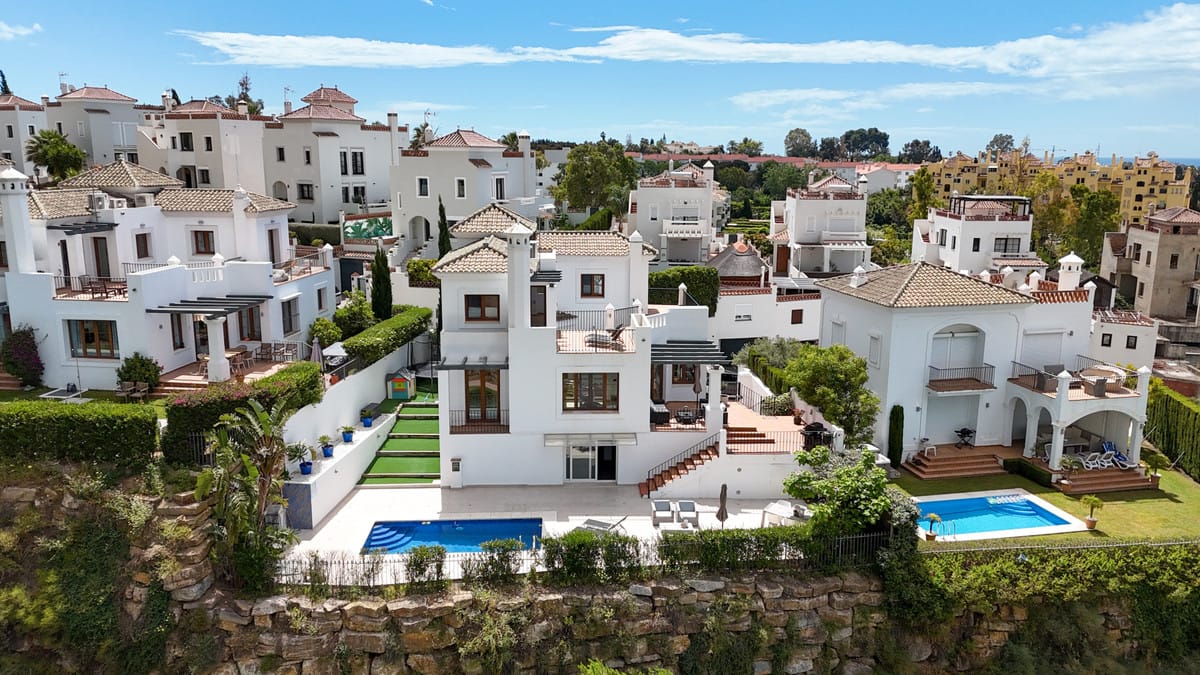 4 bedroom Villa For Sale