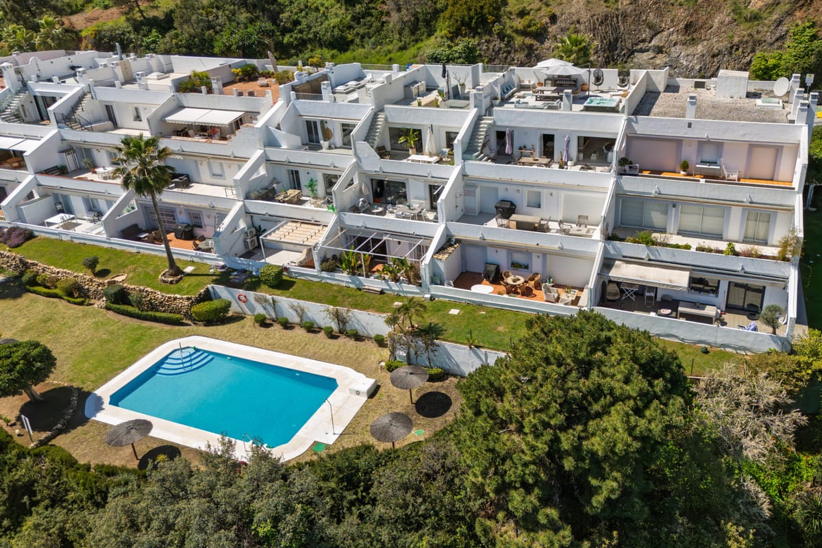 3 bedroom Apartment For Sale