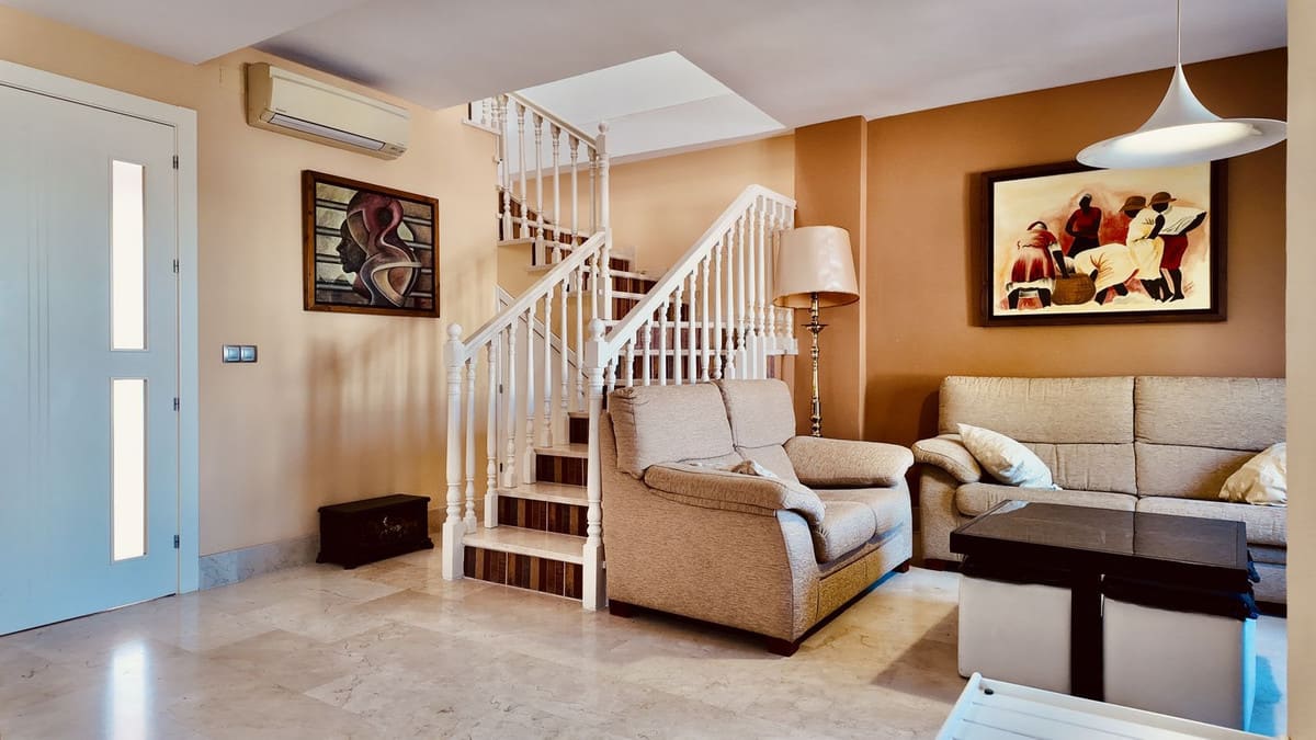 5 bedroom Villa For Sale
