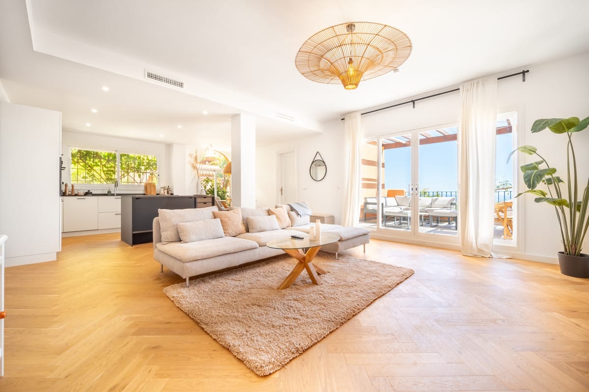 3 bedroom Apartment For Sale