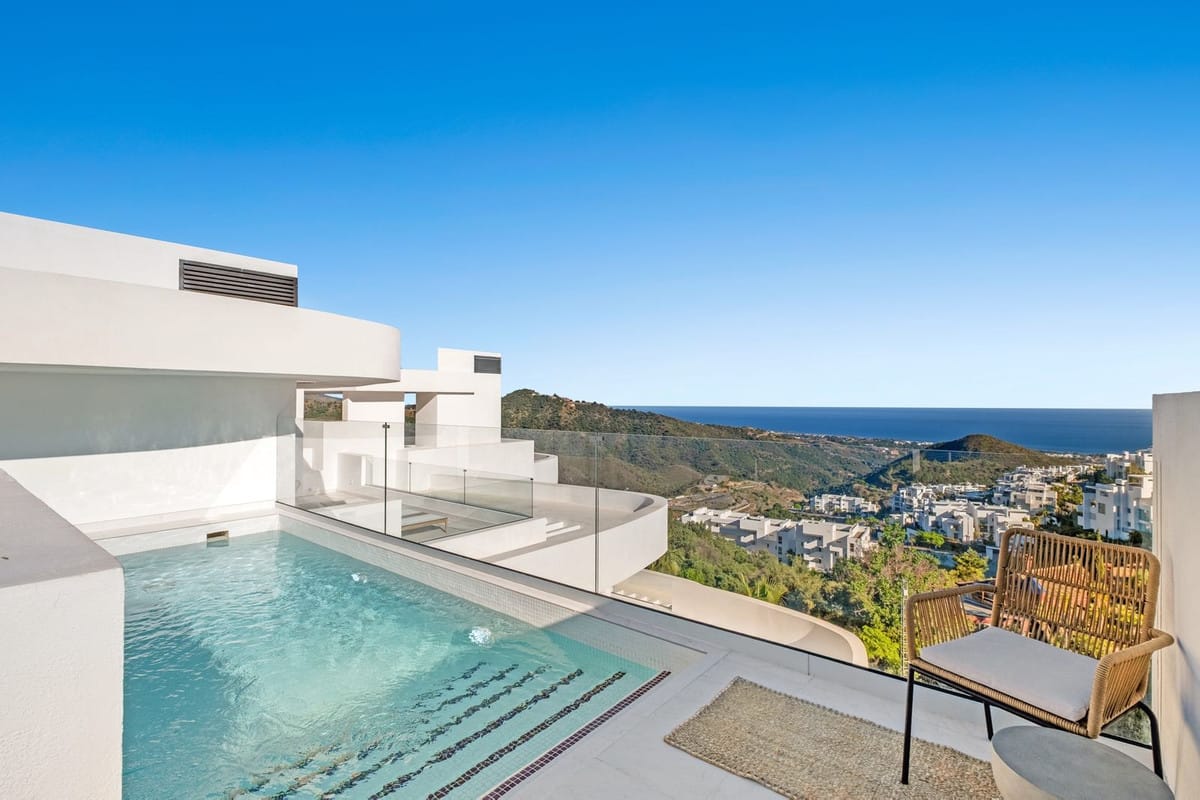 3 bedroom Apartment For Sale