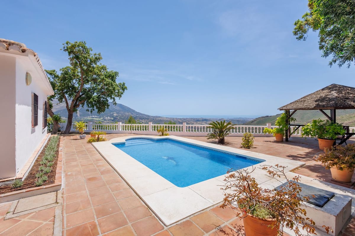 6 bedroom Villa For Sale