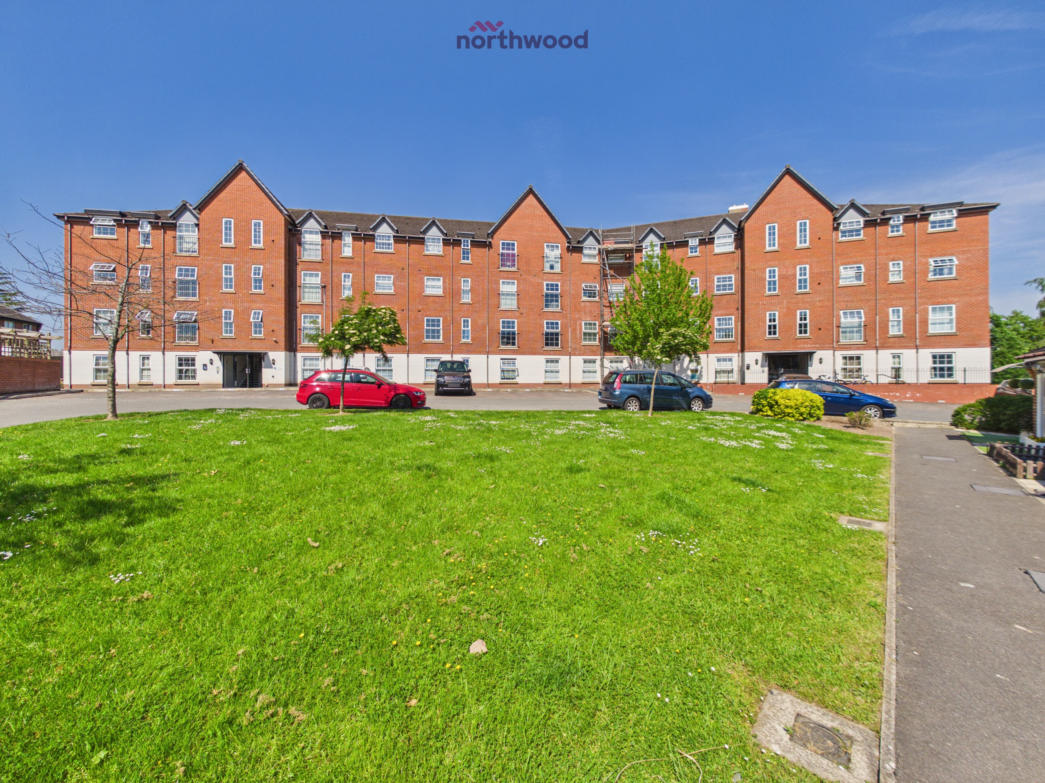 2 bedroom Flat For Sale