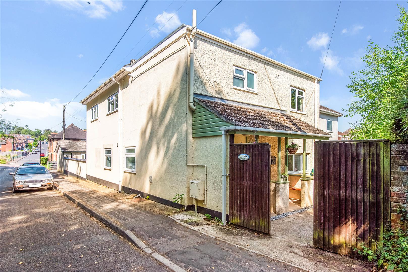 3 bedroom Flat For Sale