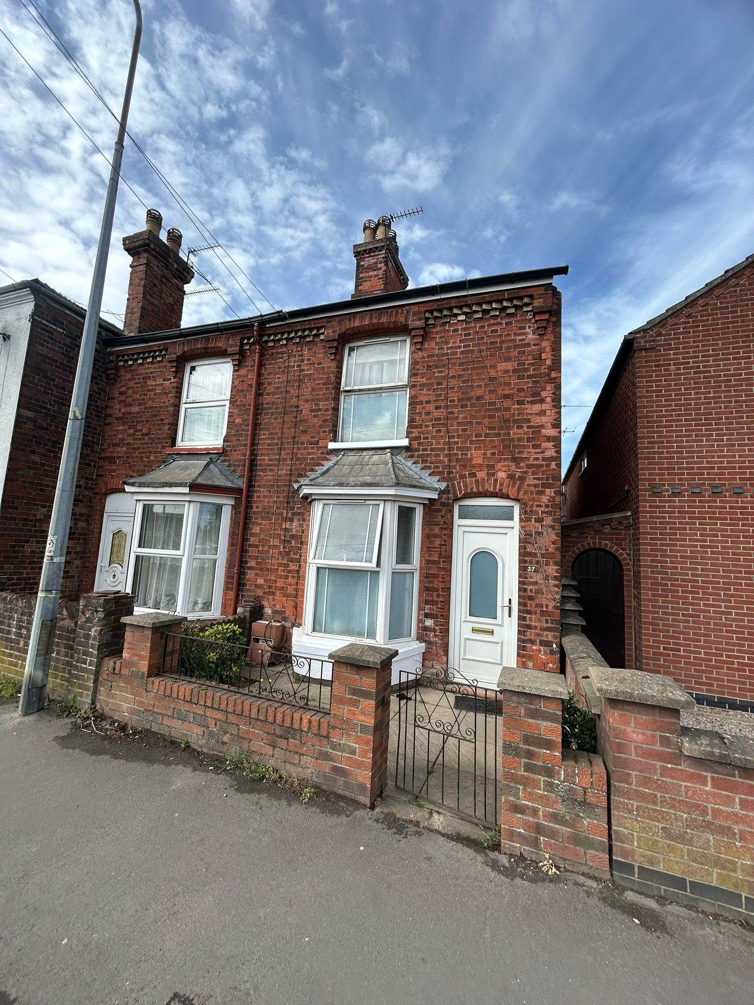 3 bedroom Semi-detached house For Sale