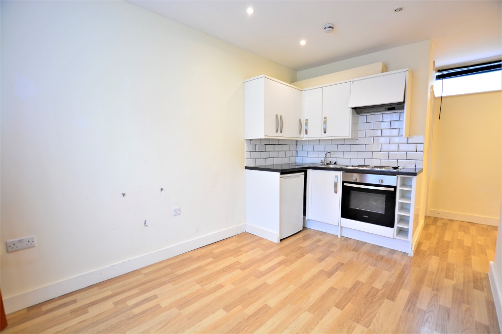 1 bedroom Studio flat To Let