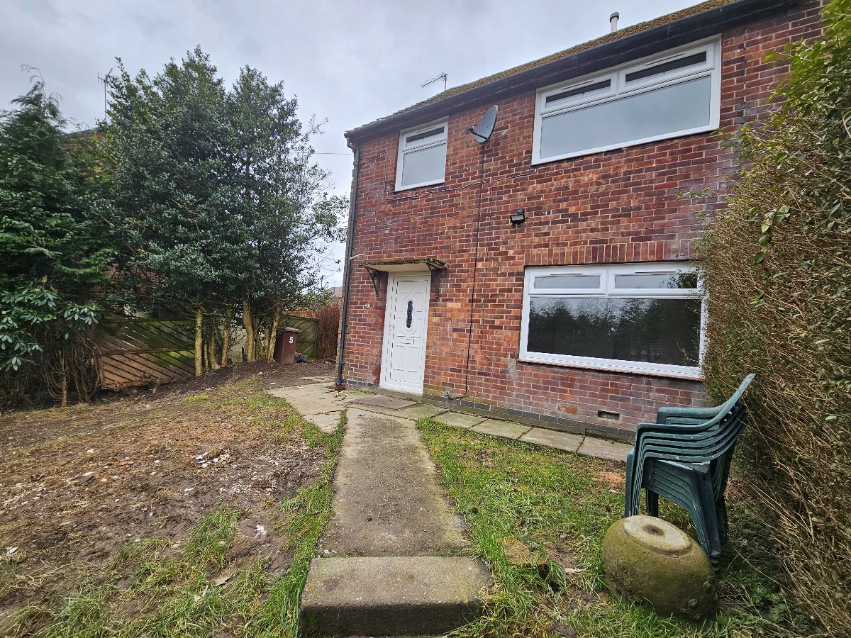 3 bedroom Semi-detached house To Let