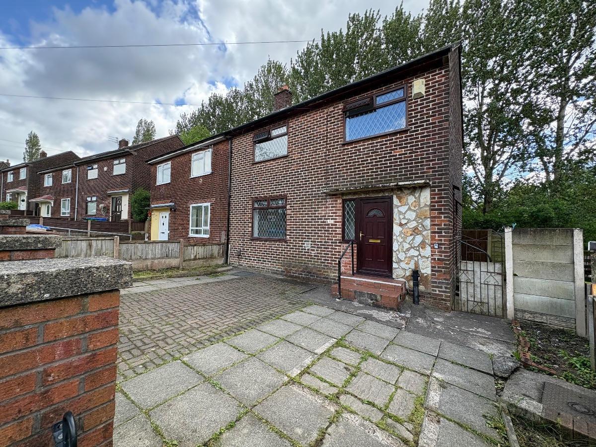 3 bedroom Semi-detached house To Let