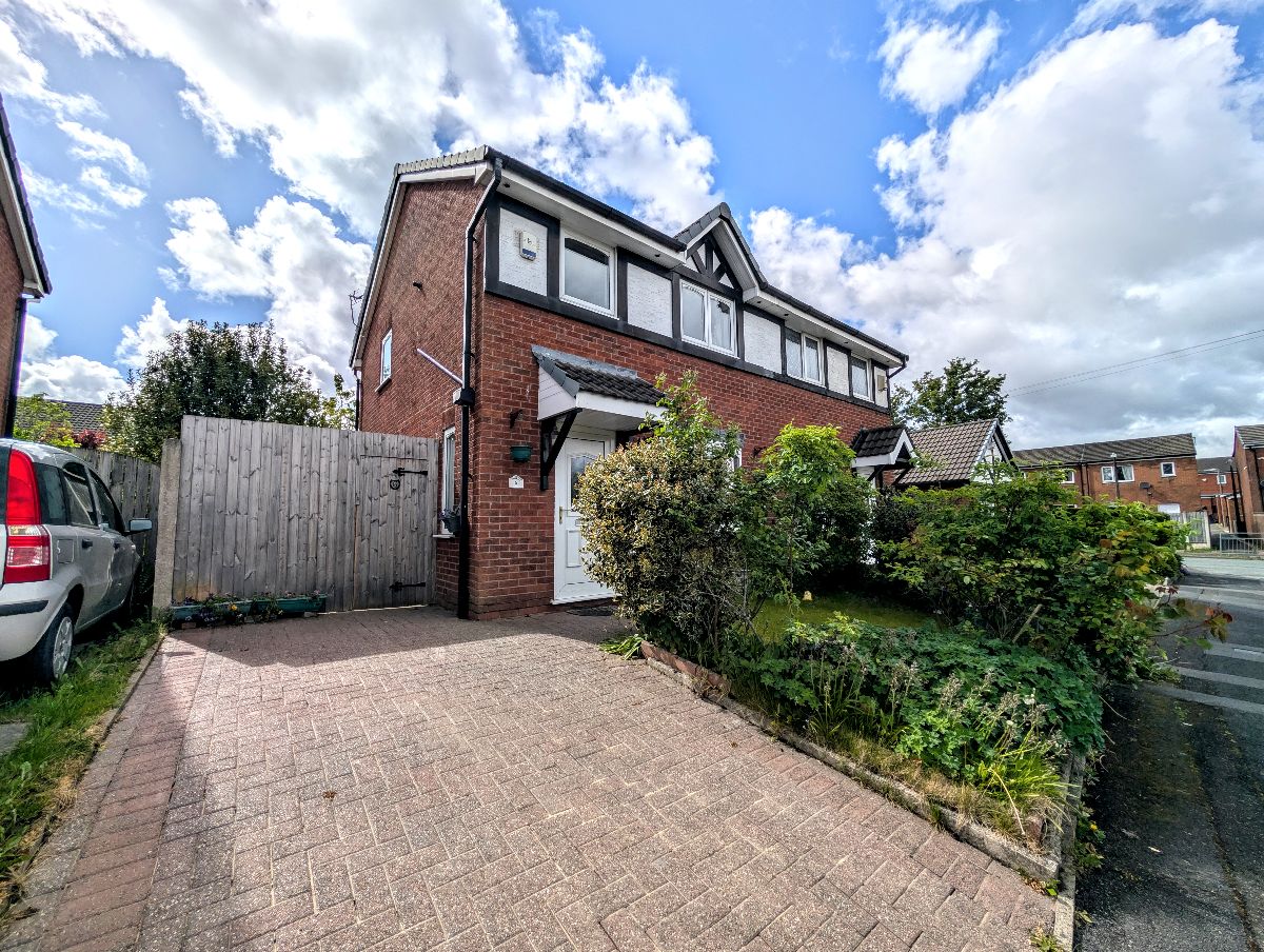 3 bedroom Semi-detached house For Sale
