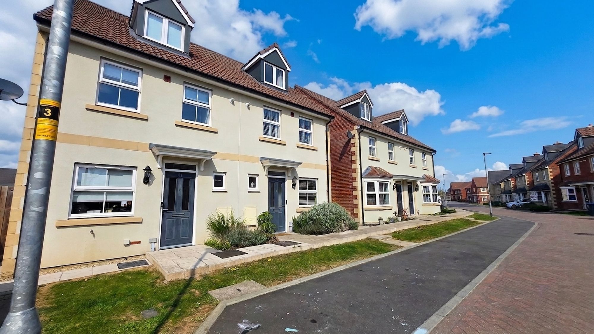 3 bedroom Semi-detached house For Sale