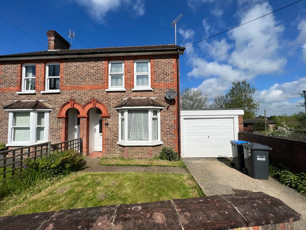 2 bedroom Semi-detached house To Let