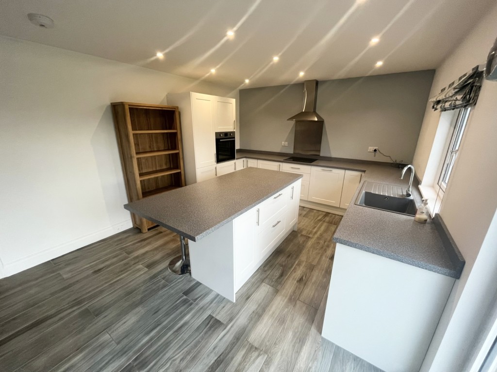 3 bedroom Detached bungalow To Let