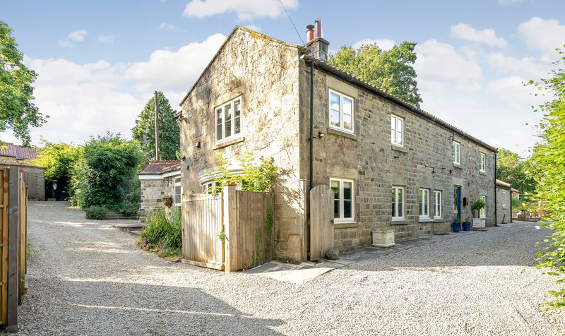 5 bedroom Cottage For Sale