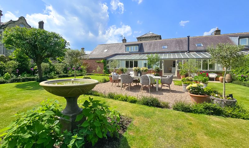 2 bedroom Cottage For Sale