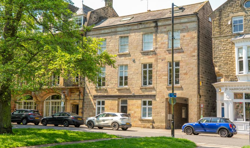 3 bedroom Apartment For Sale