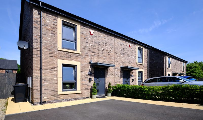 3 bedroom Semi-detached house For Sale