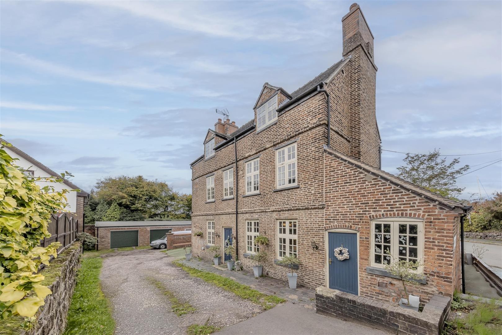 5 bedroom House (unspecified) For Sale