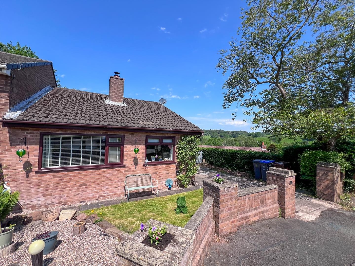 2 bedroom Link detached house Under Offer
