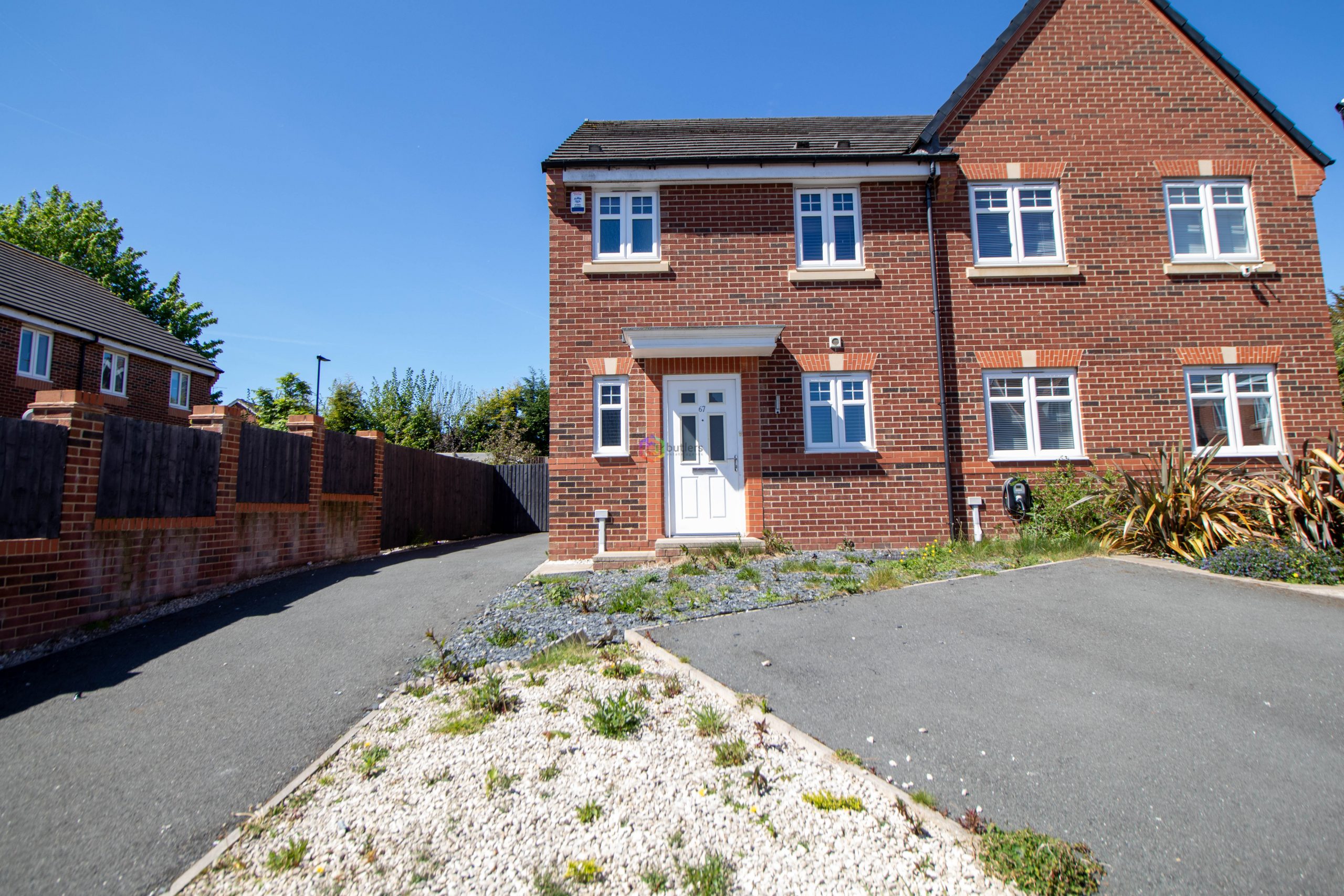 3 bedroom Semi-detached house Let