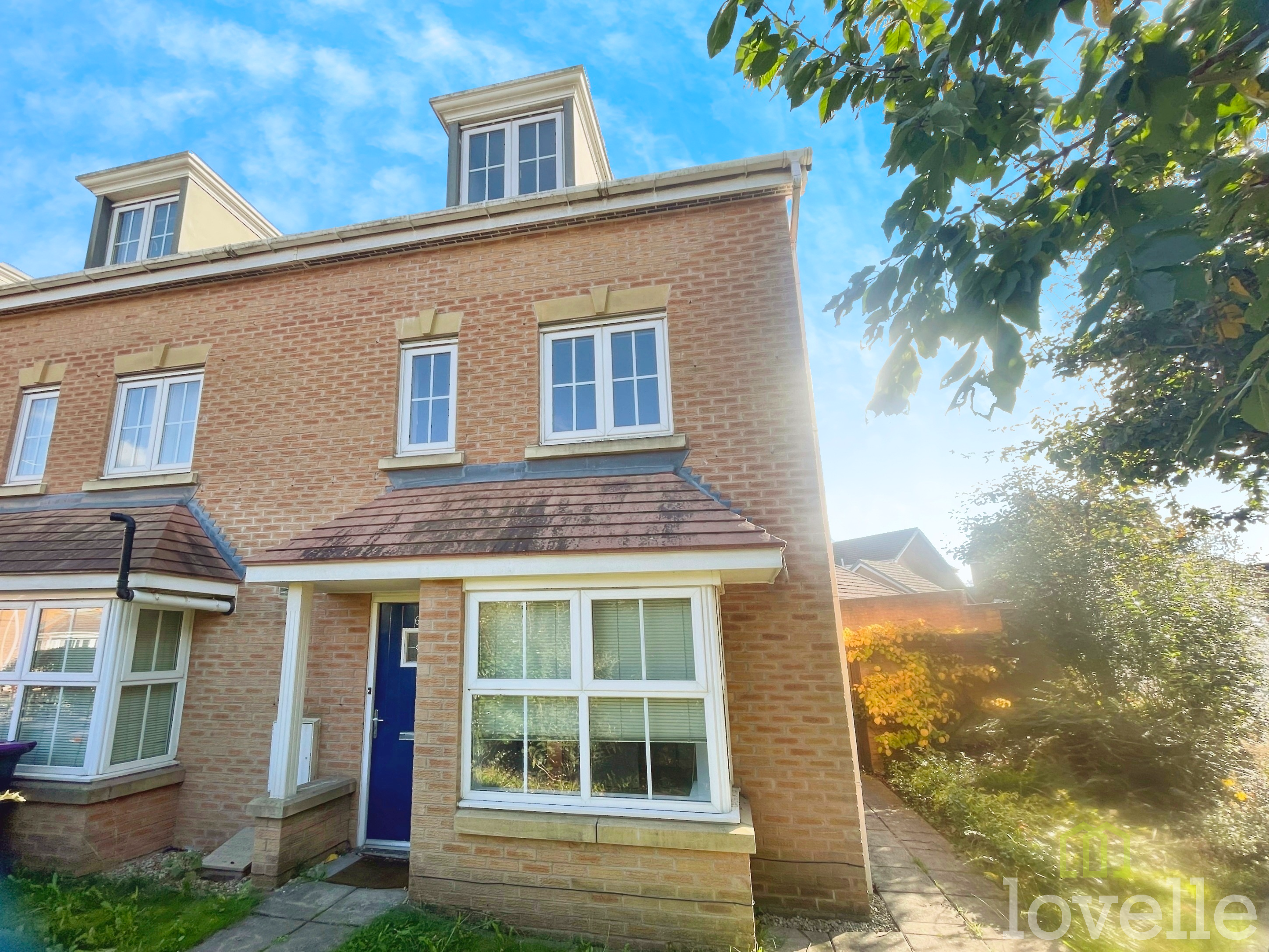 4 bedroom Terraced House For Sale