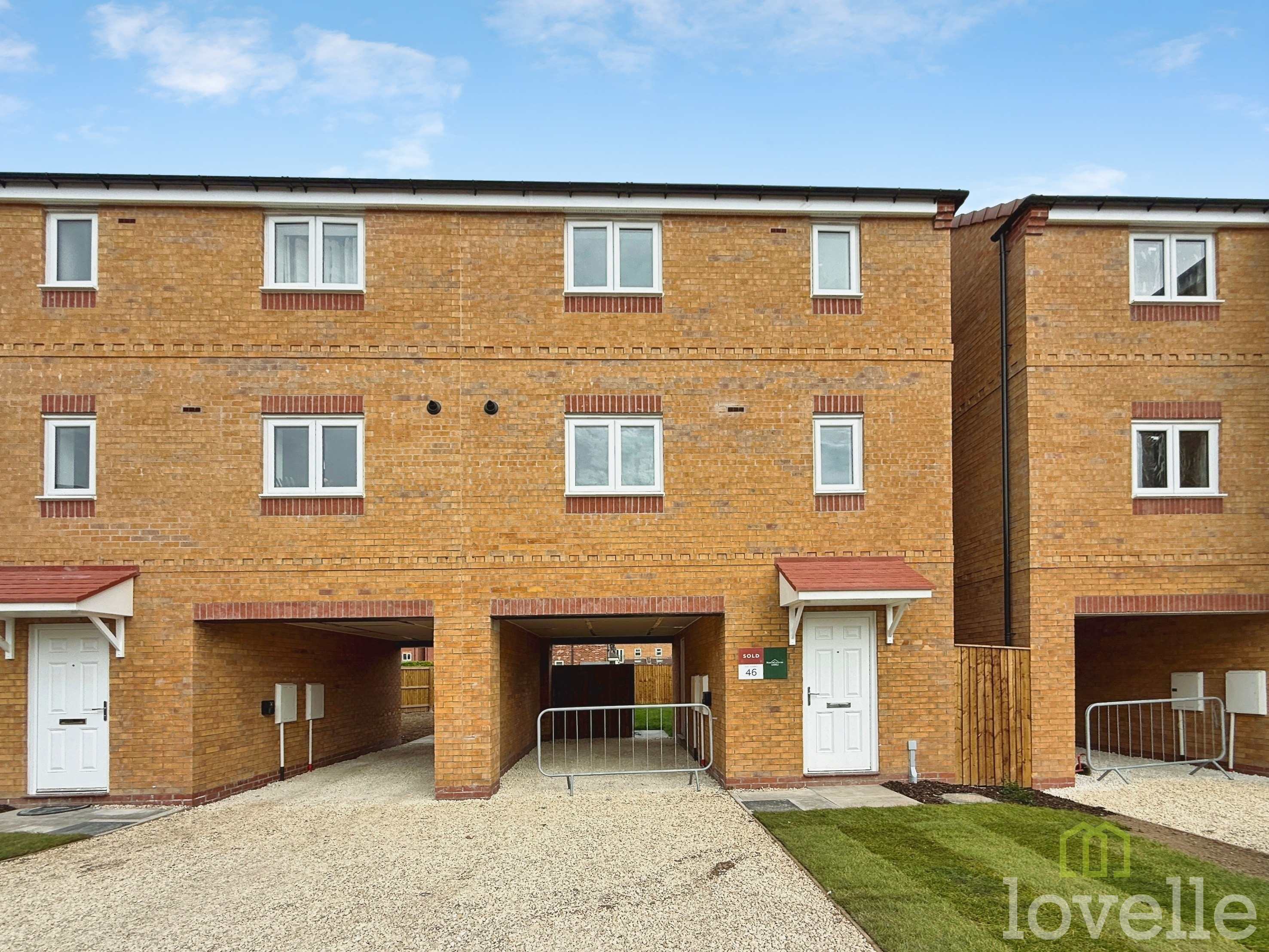 2 bedroom Semi-detached house To Let