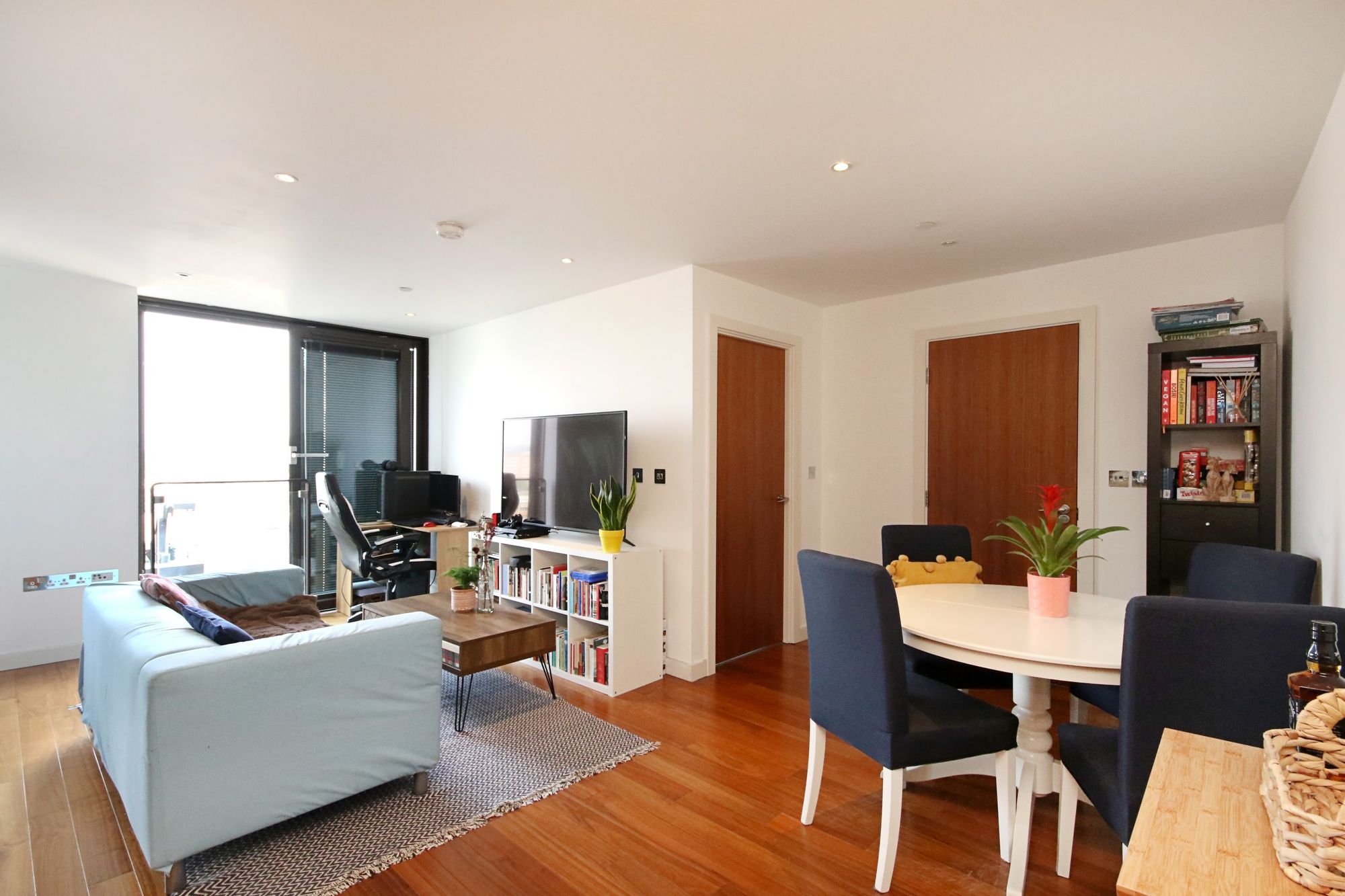 1 bedroom Flat To Let