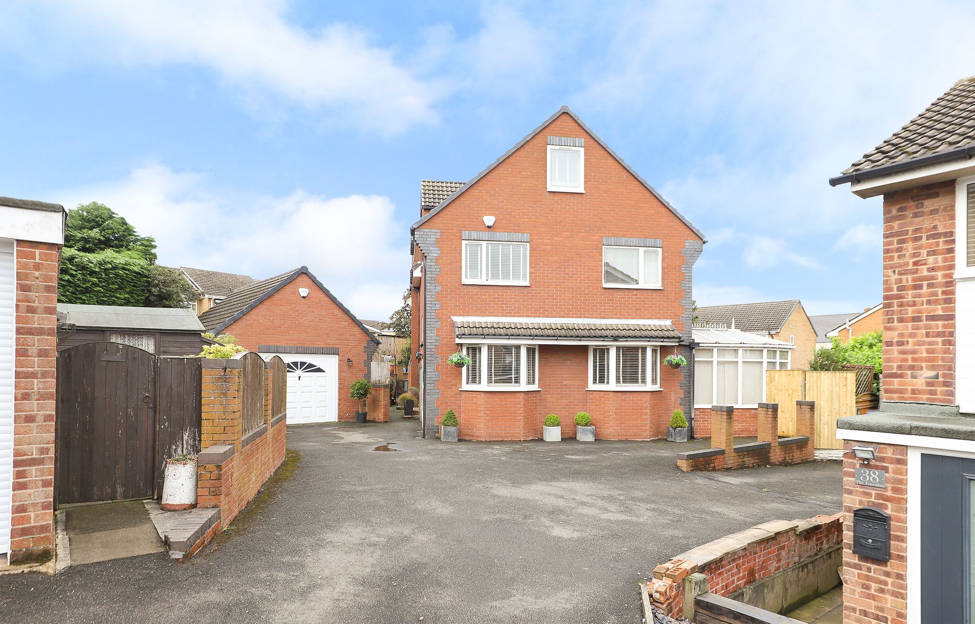 4 bedroom Detached house Under Offer