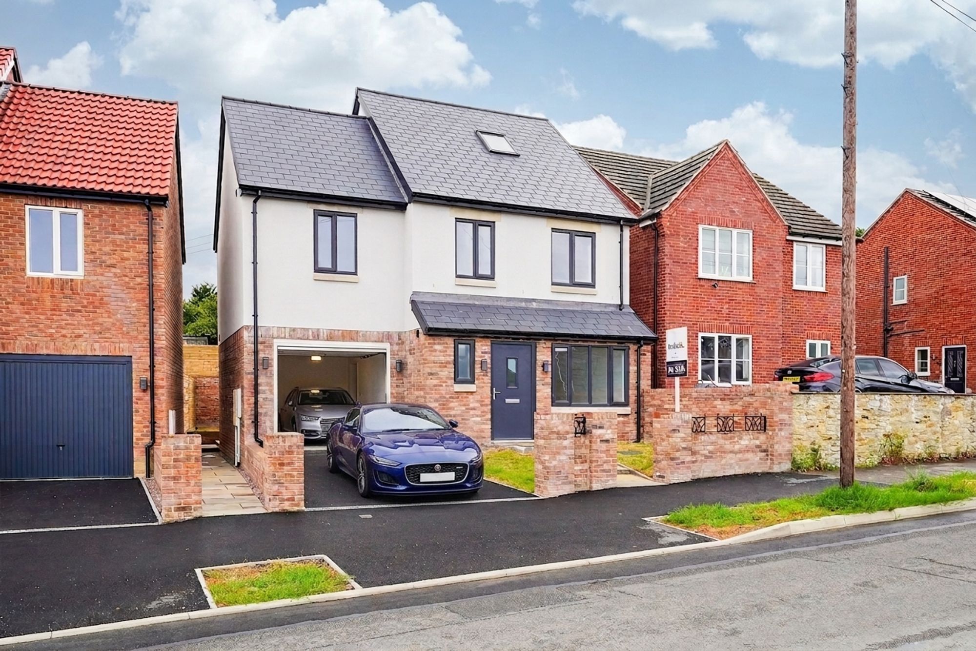 4 bedroom Detached house Under Offer