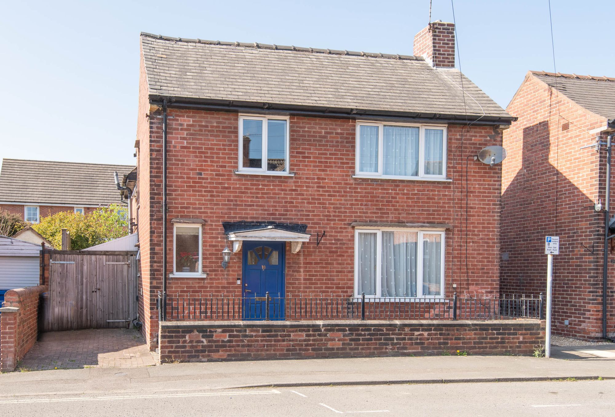 3 bedroom Detached house Under Offer