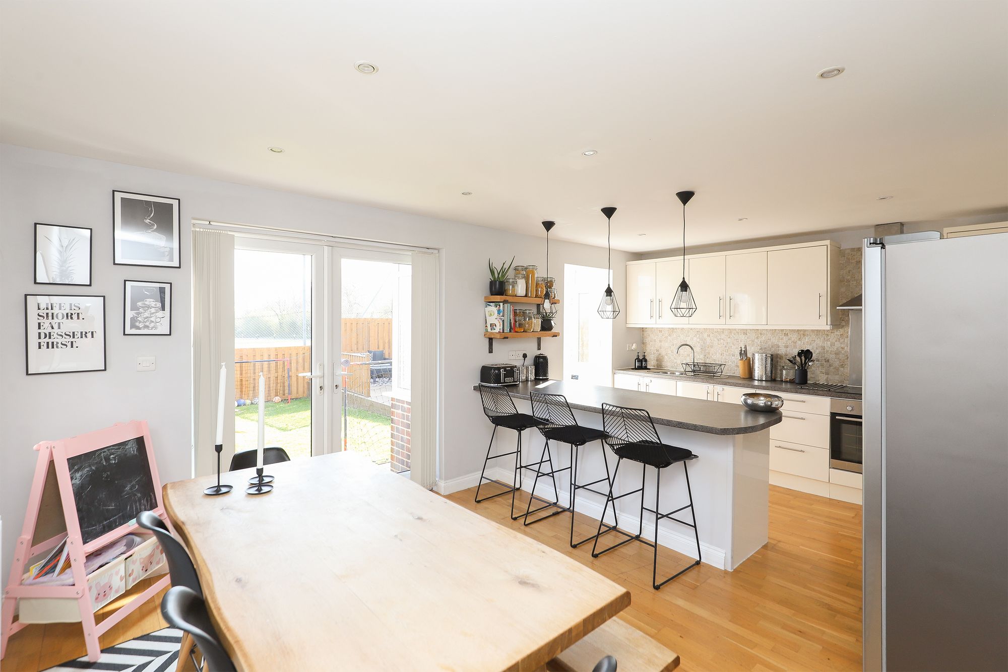 3 bedroom Semi-detached house For Sale