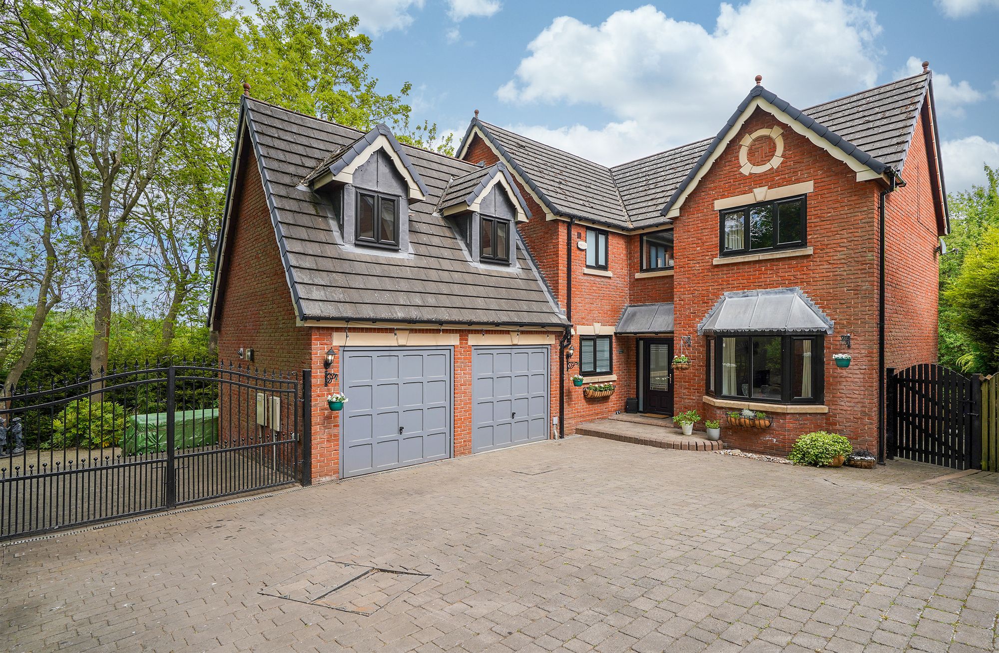 5 bedroom Terraced House Under Offer