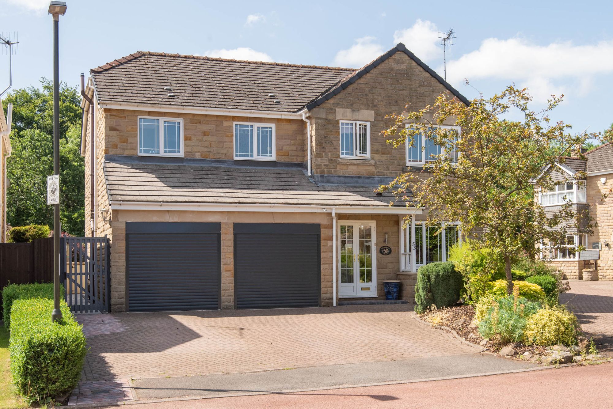 6 bedroom Detached house For Sale