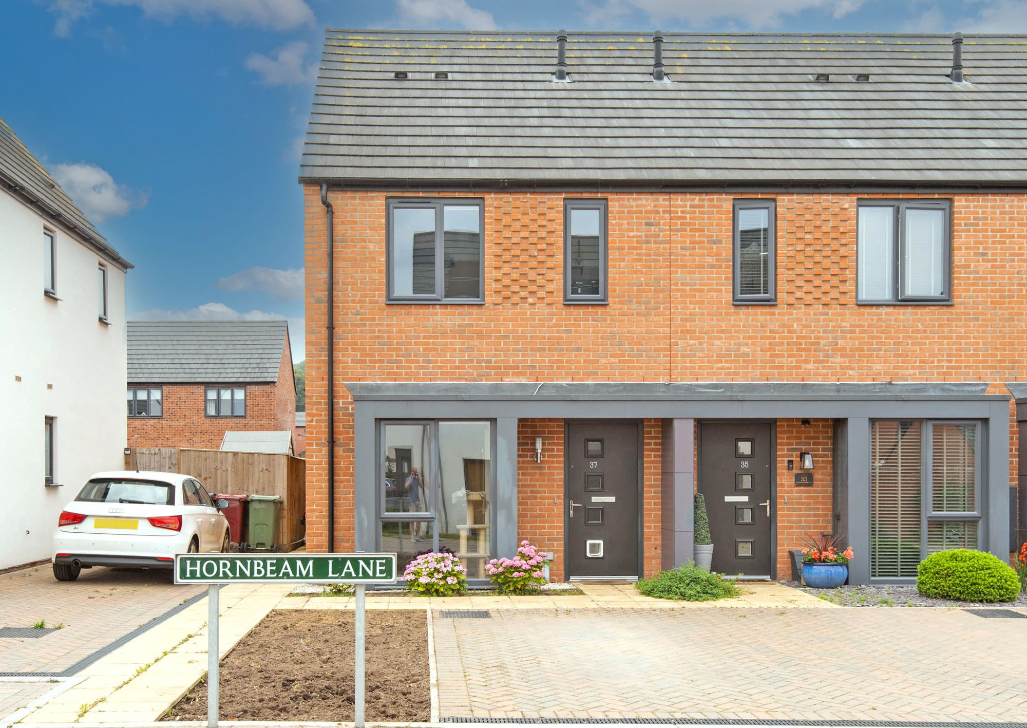2 bedroom House (unspecified) Under Offer