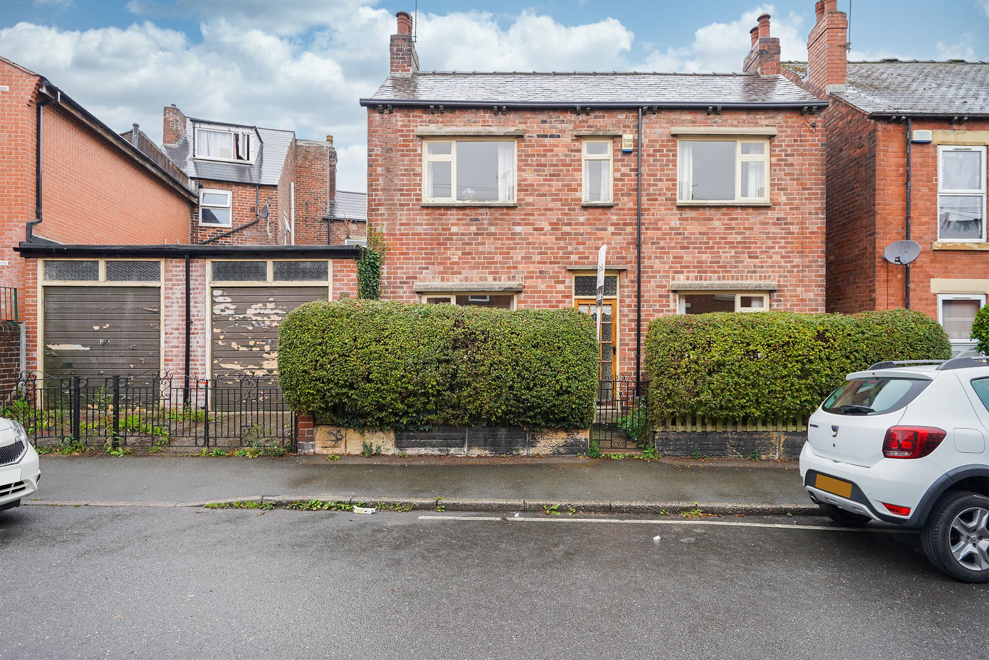 2 bedroom House (unspecified) Under Offer