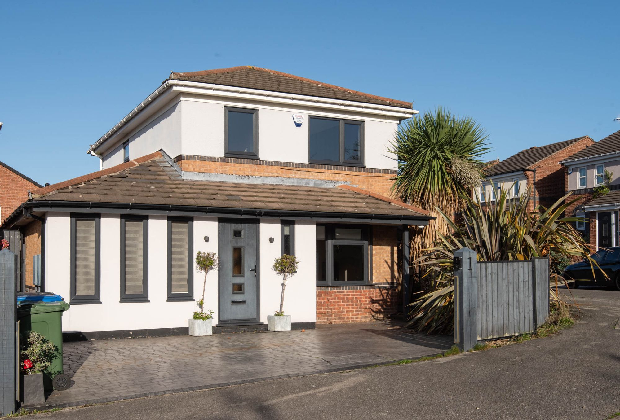 3 bedroom Detached house Under Offer
