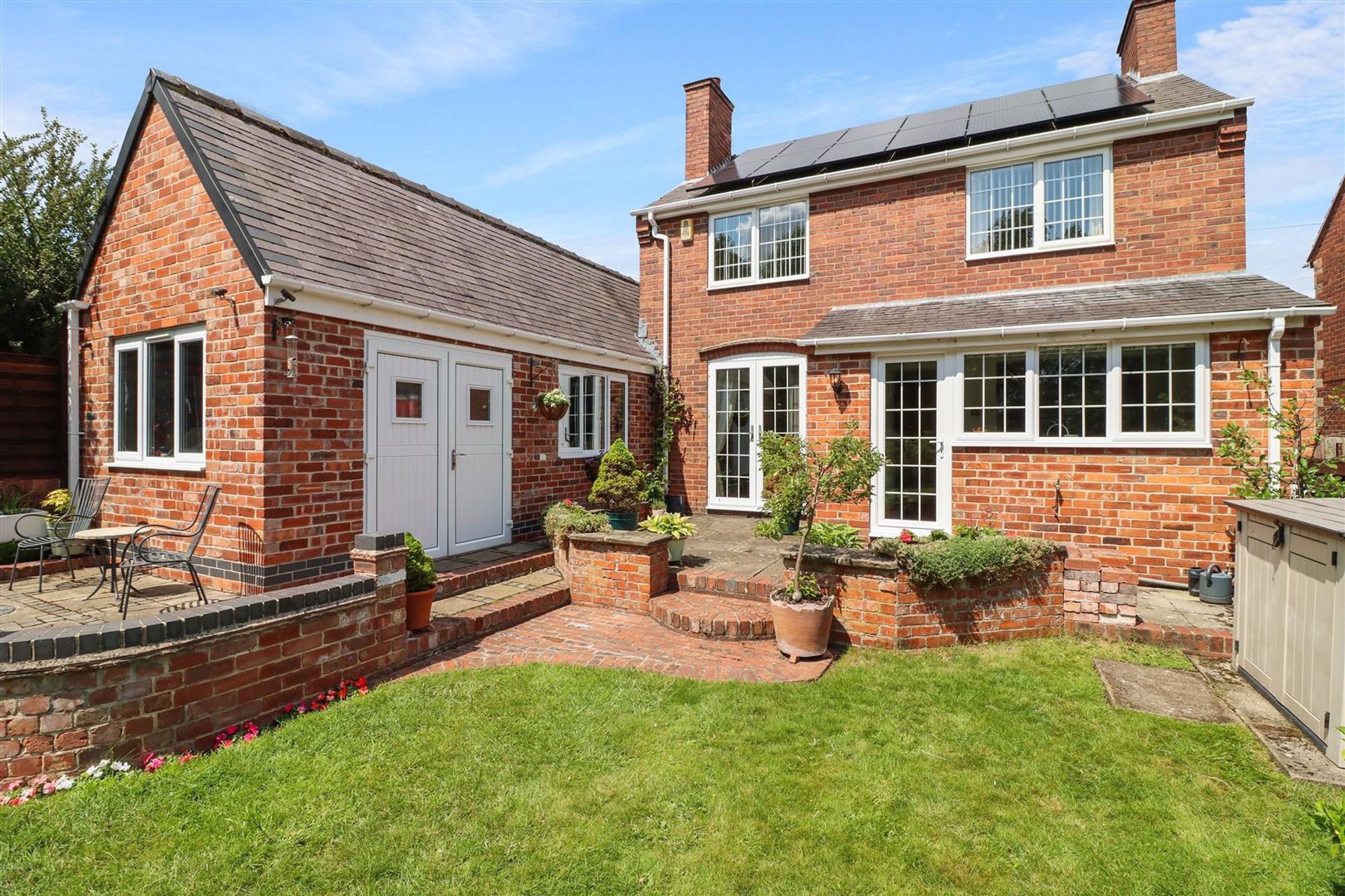 3 bedroom Detached house Under Offer