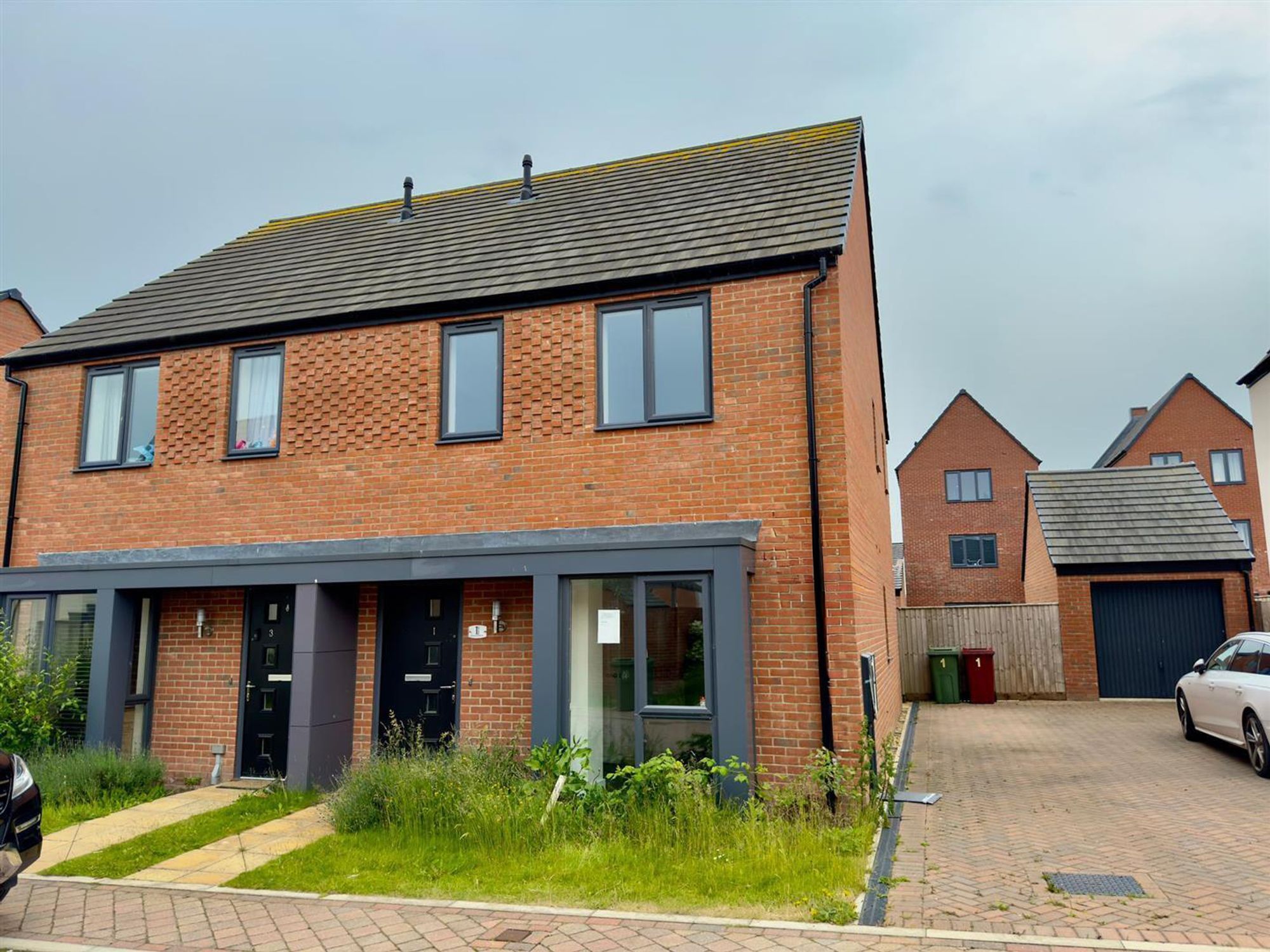 3 bedroom Semi-detached house For Sale