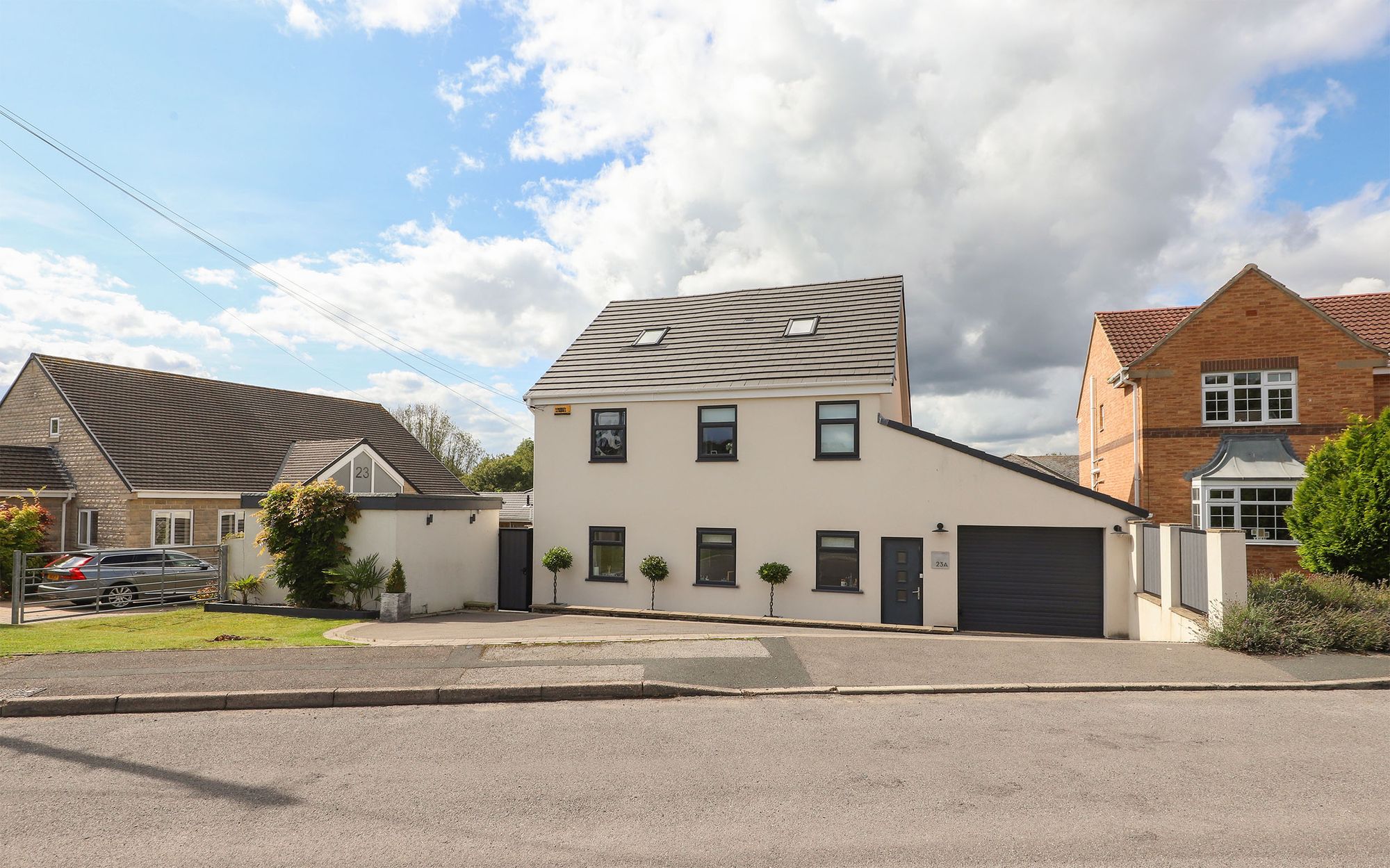 5 bedroom House (unspecified) Under Offer