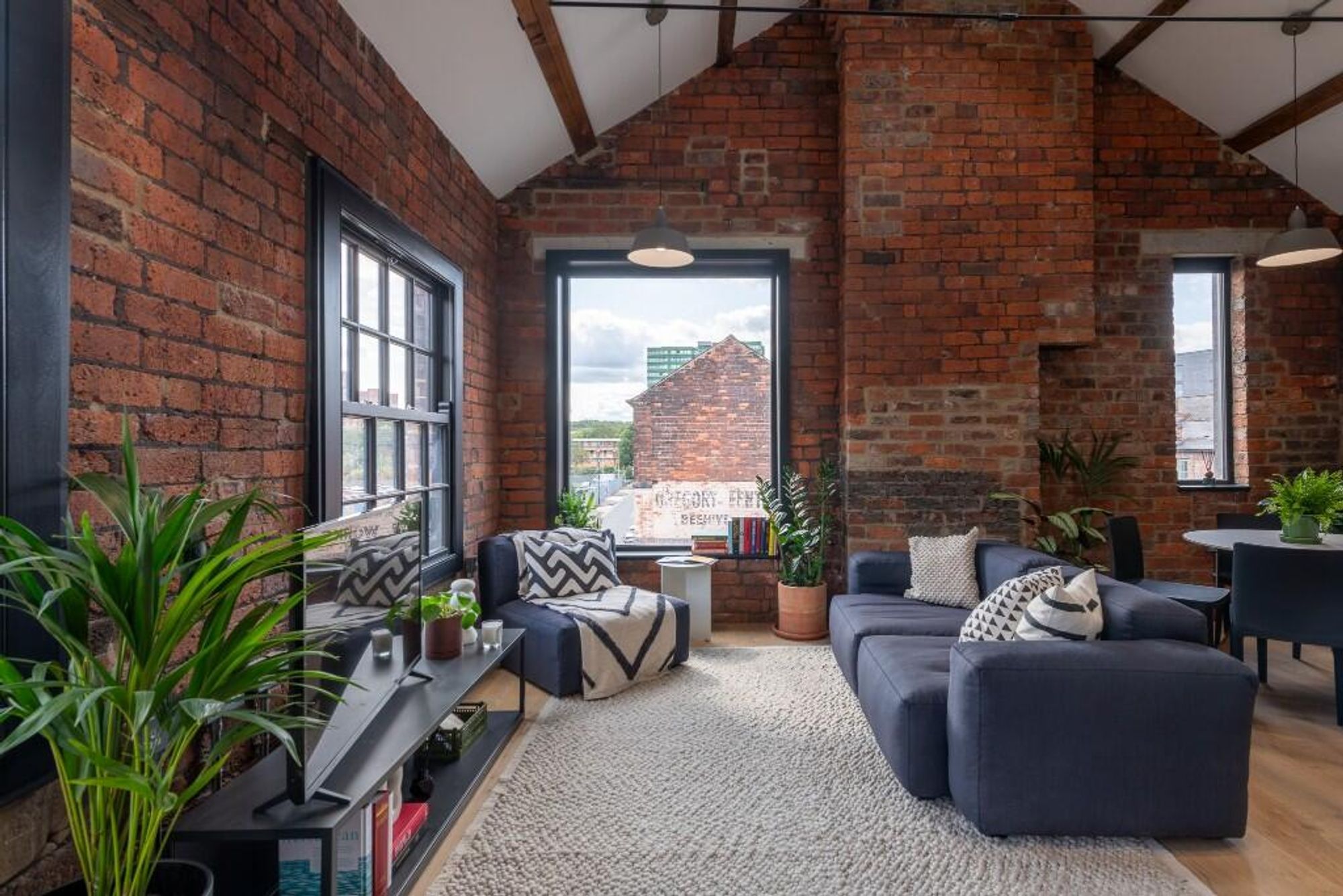 3 bedroom Apartment To Let