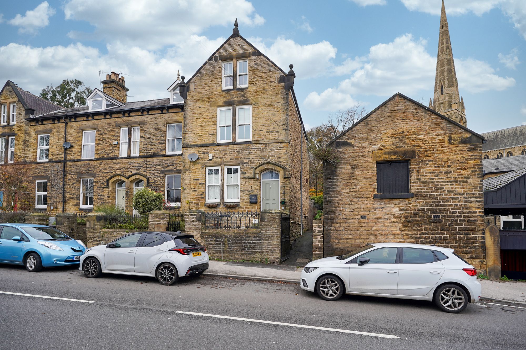 4 bedroom House (unspecified) Under Offer
