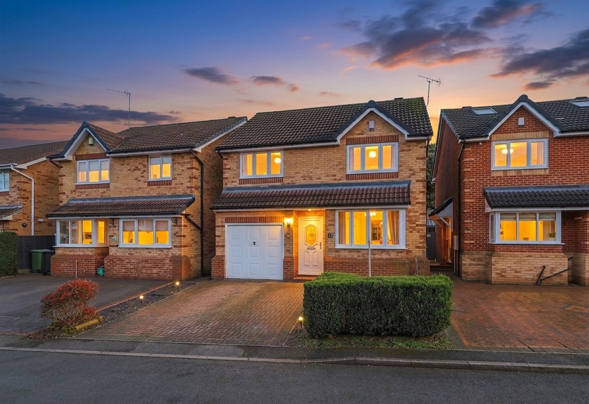 3 bedroom Detached house Under Offer