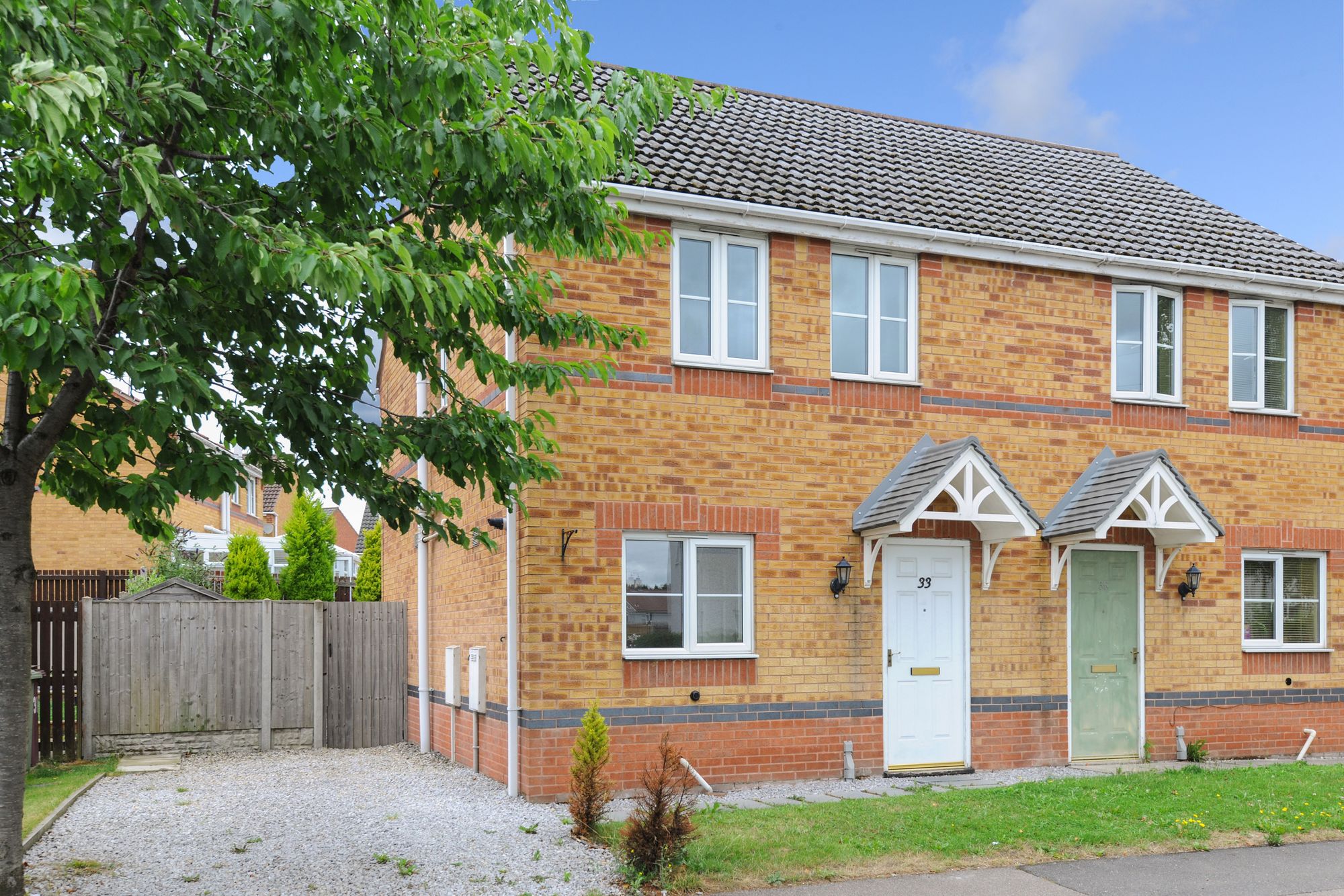 3 bedroom Semi-detached house Under Offer