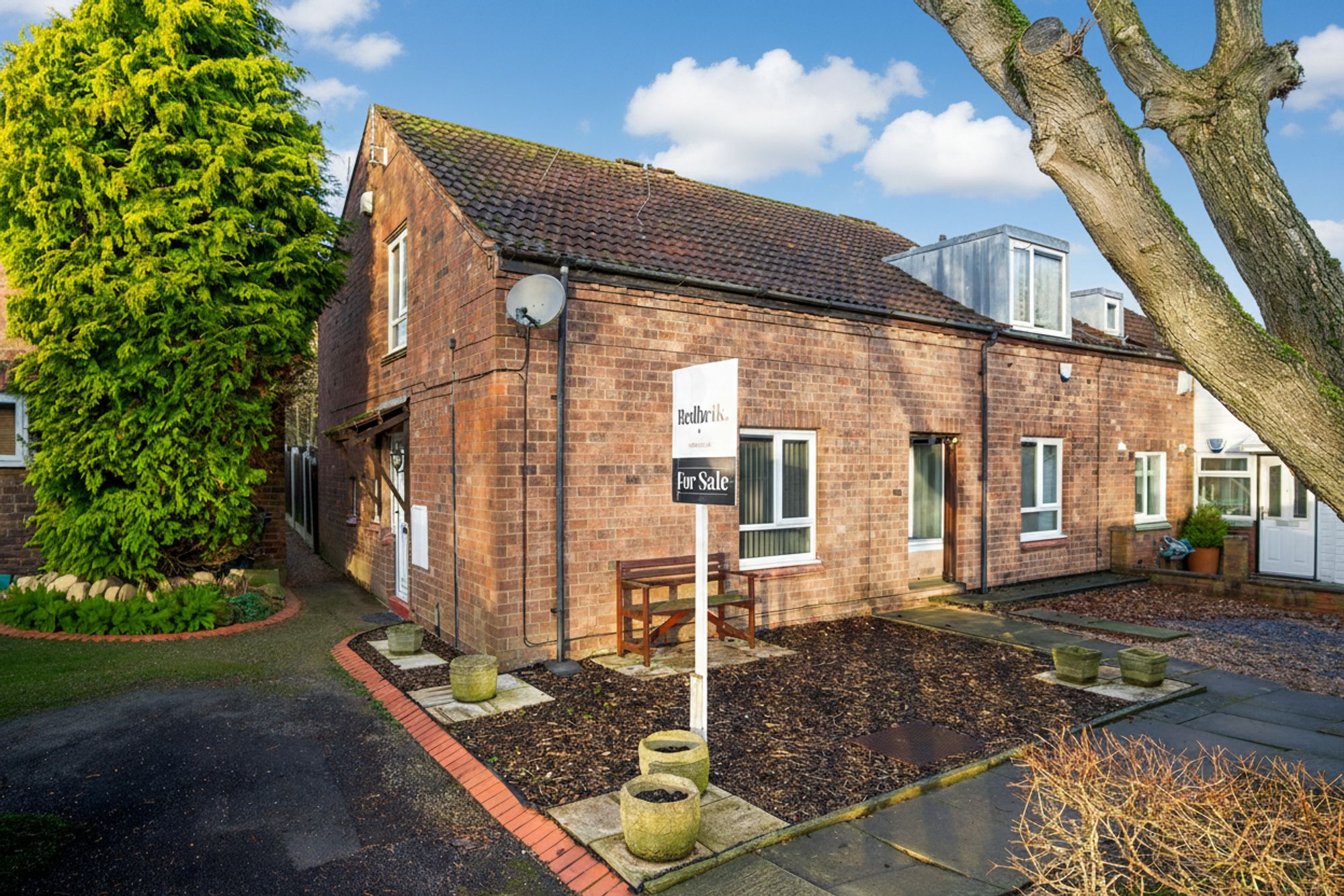 2 bedroom End of terrace house Under Offer