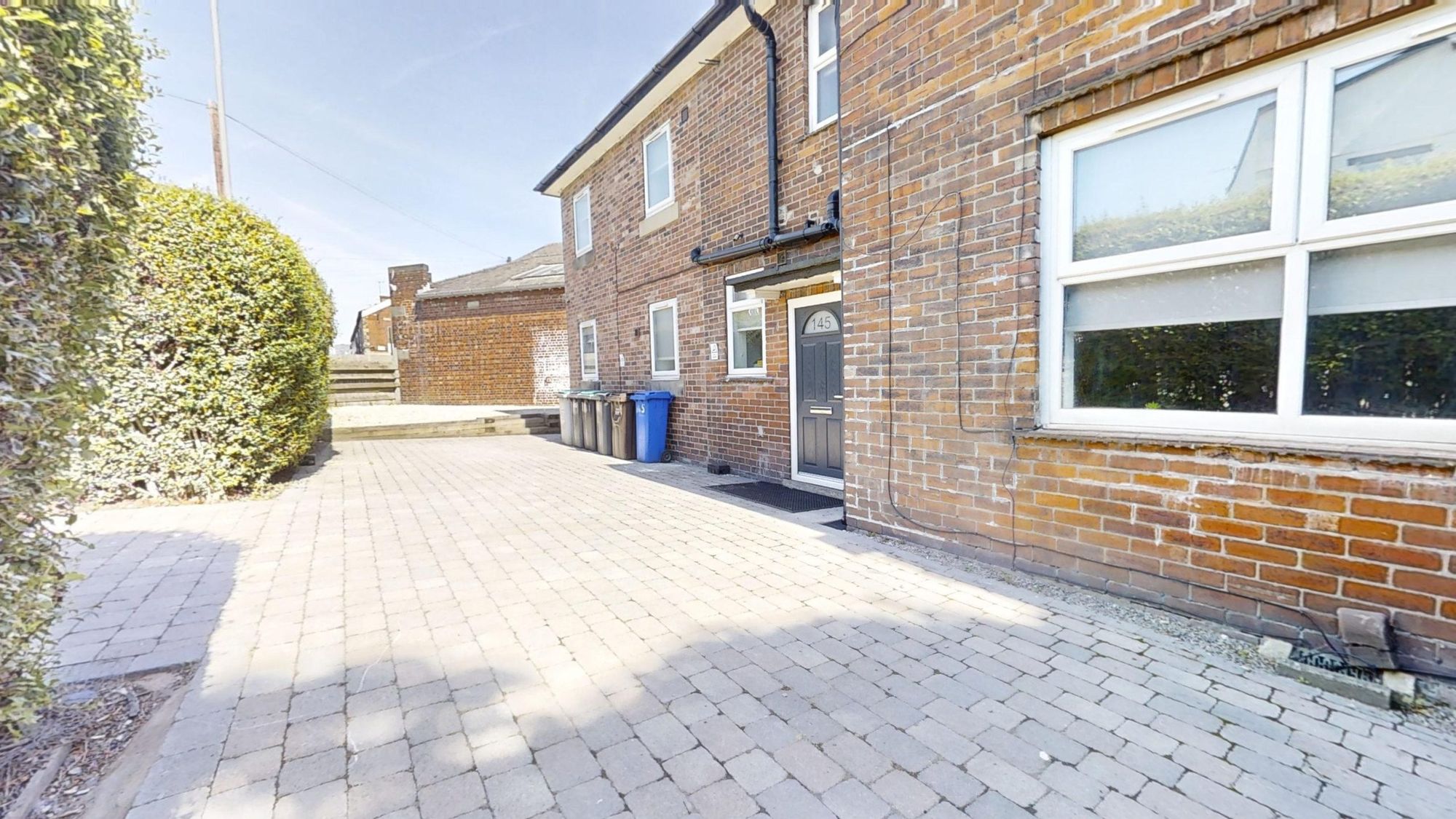 5 bedroom House (unspecified) Under Offer