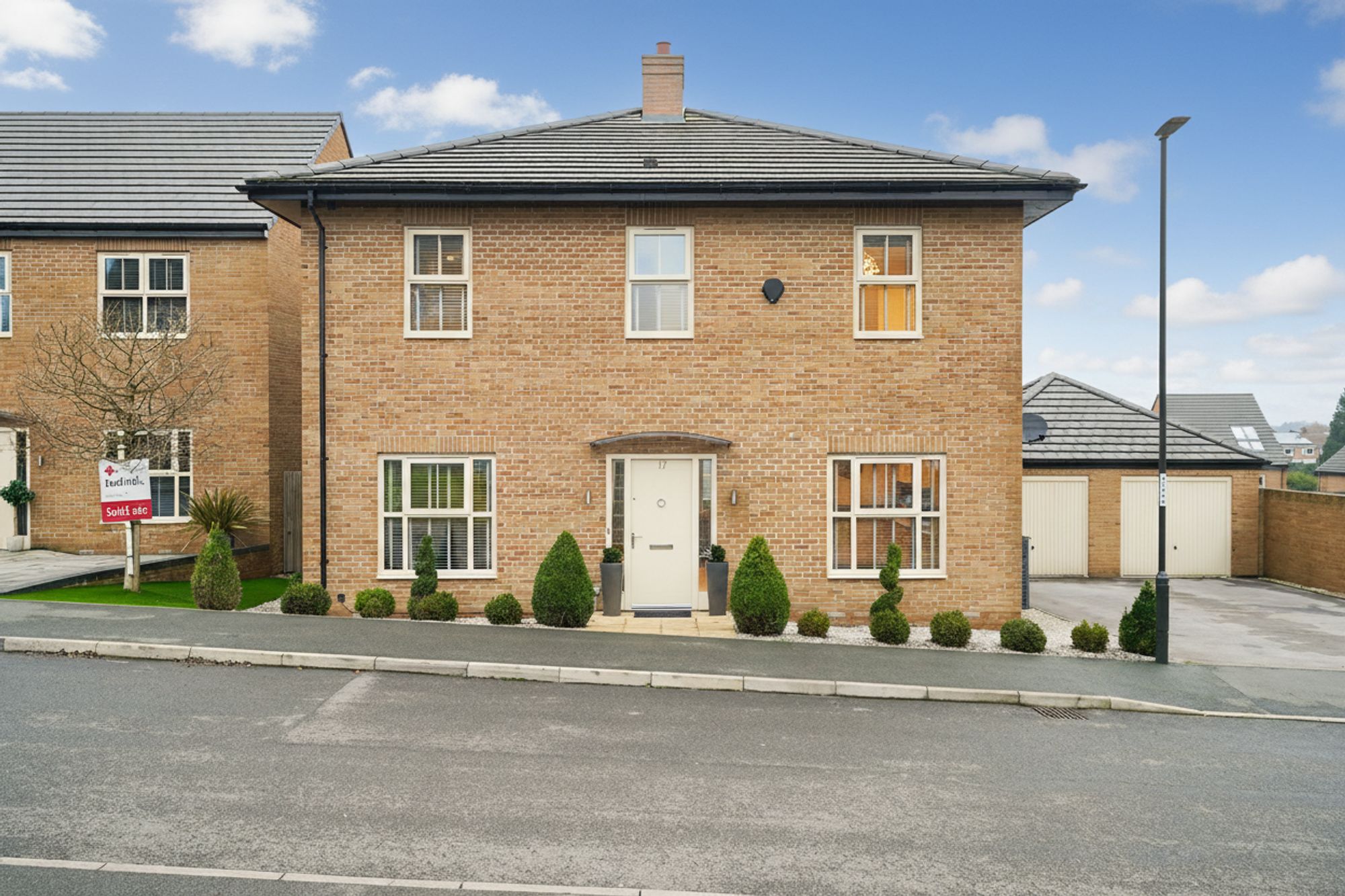 4 bedroom Detached house Under Offer
