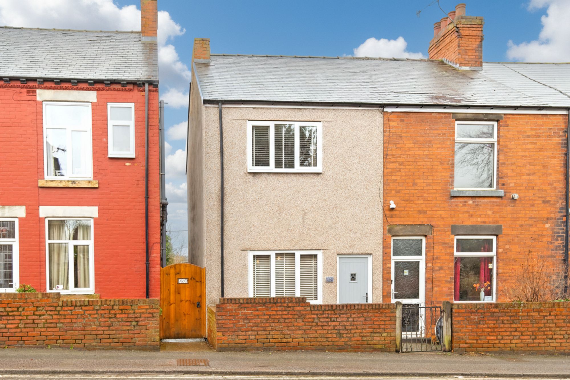 2 bedroom End of terrace house Under Offer