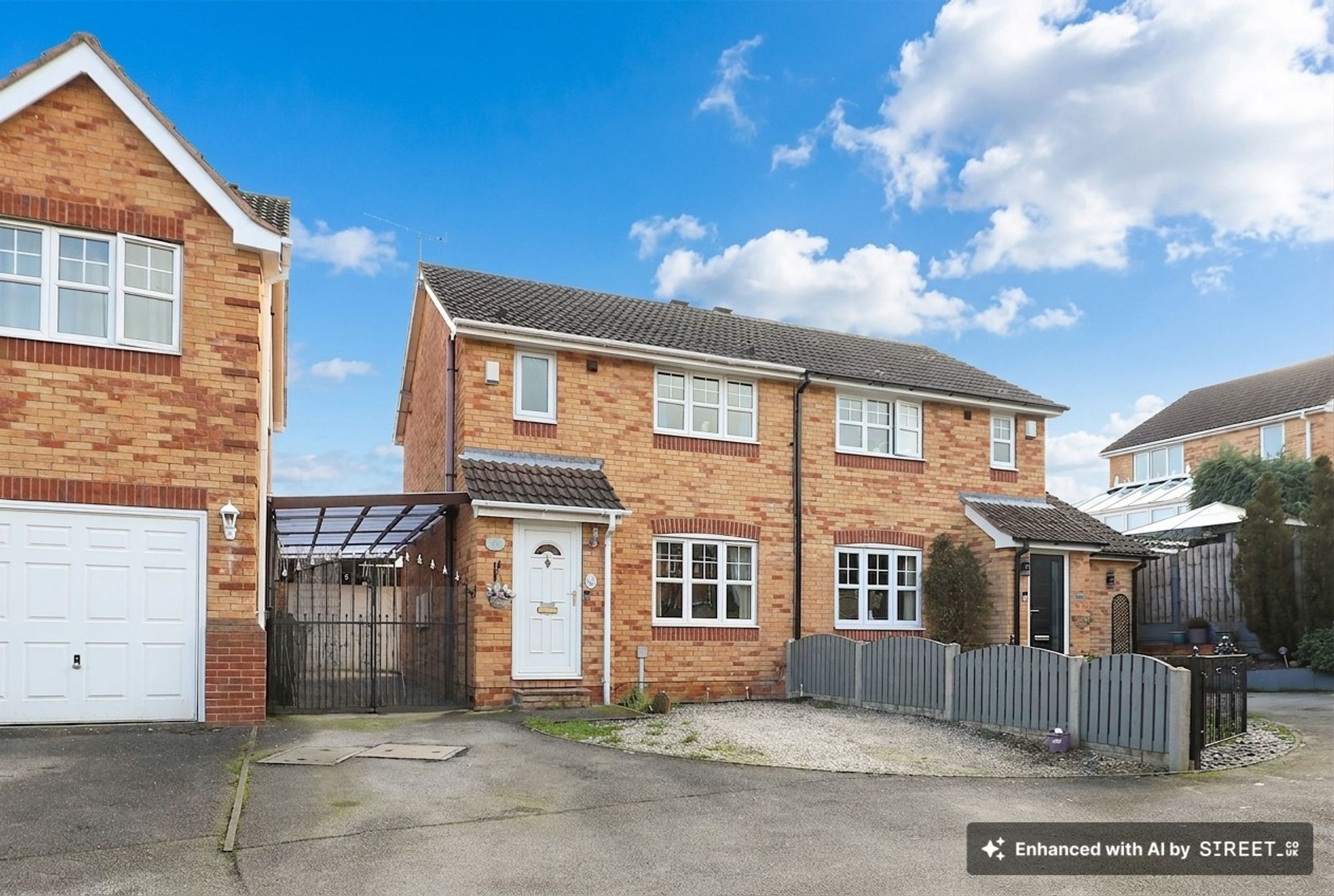 3 bedroom Semi-detached house Under Offer