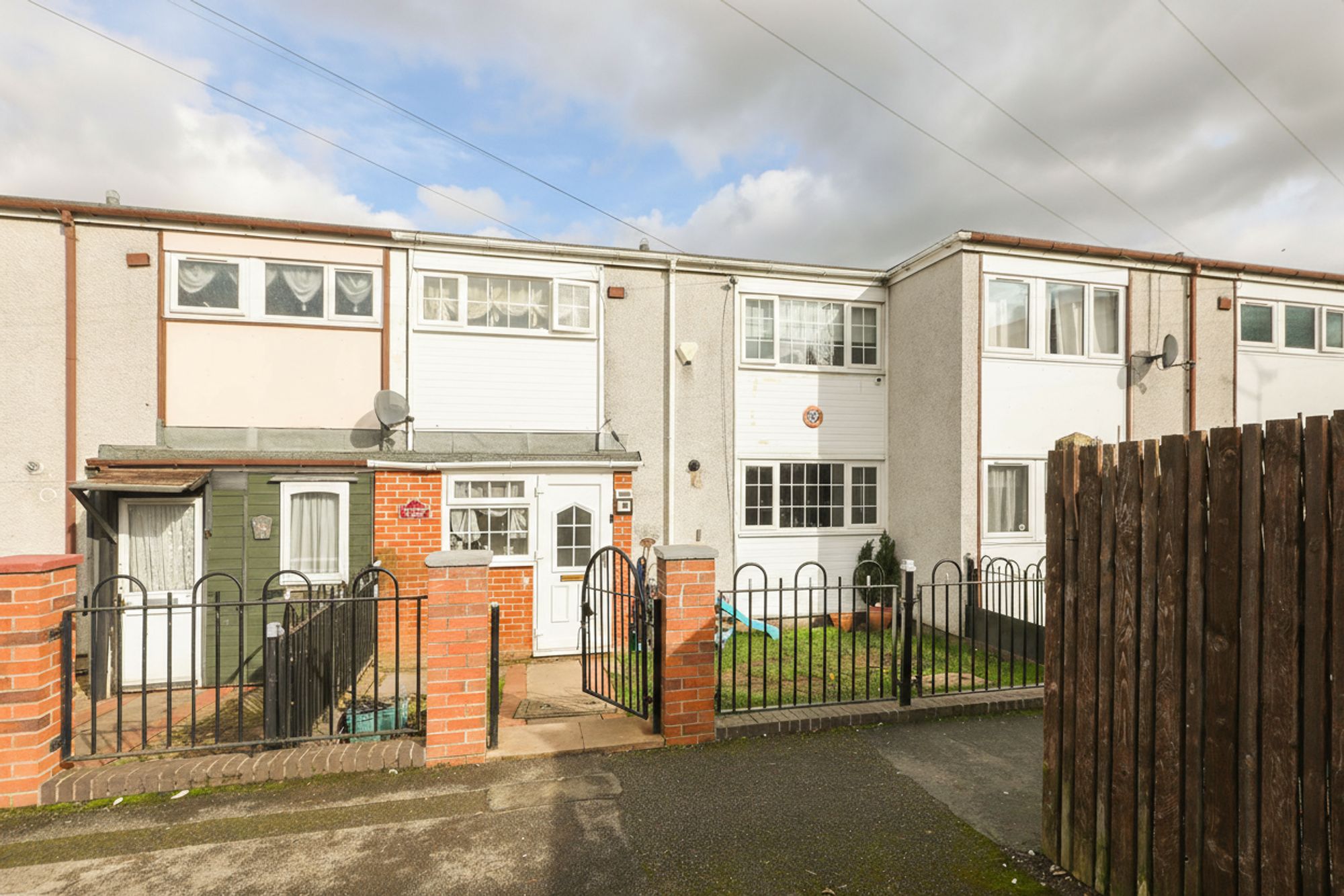 3 bedroom House (unspecified) Under Offer
