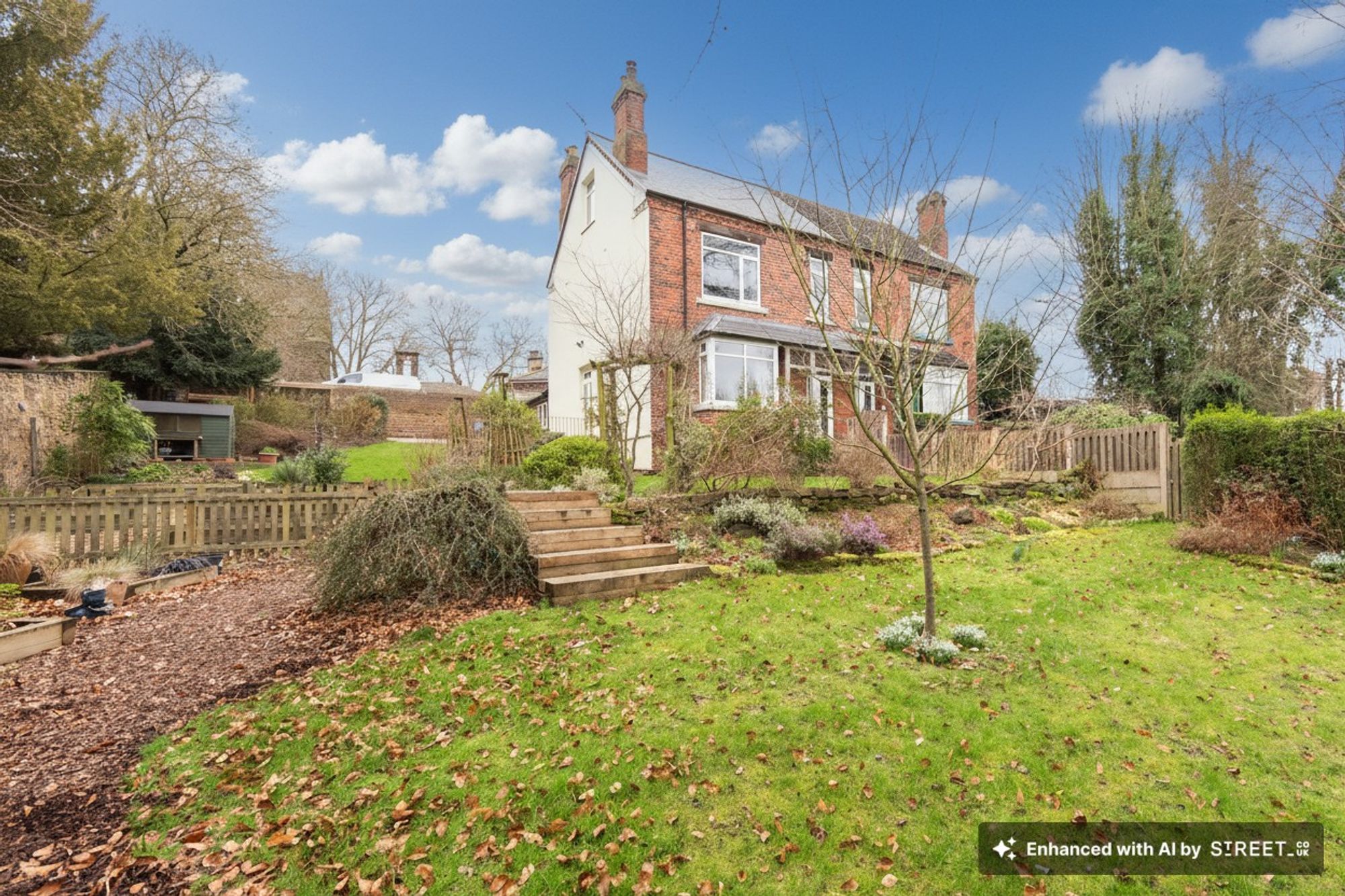 4 bedroom Semi-detached house Under Offer